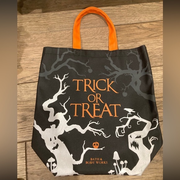 Bath And Body Works Trick Or Treat Halloween Tote Bag - Picture 4 of 9